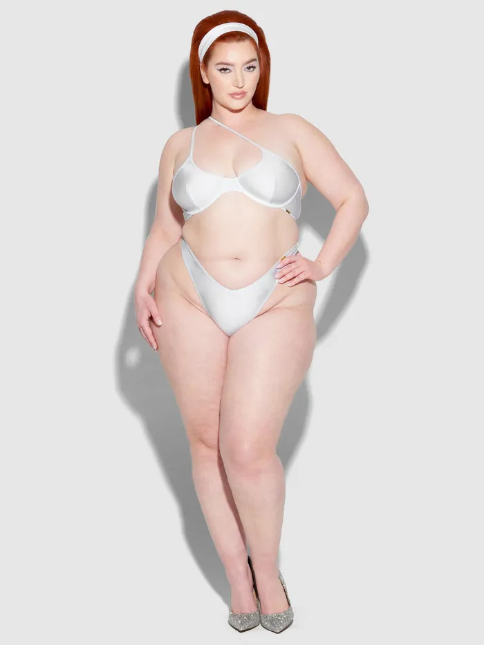 Fredericks of Hollywood Amala Underwire Scoop Swim Top Vibrators Fredericks of Hollywood Amala Underwire Scoop Swim Top Vibrators